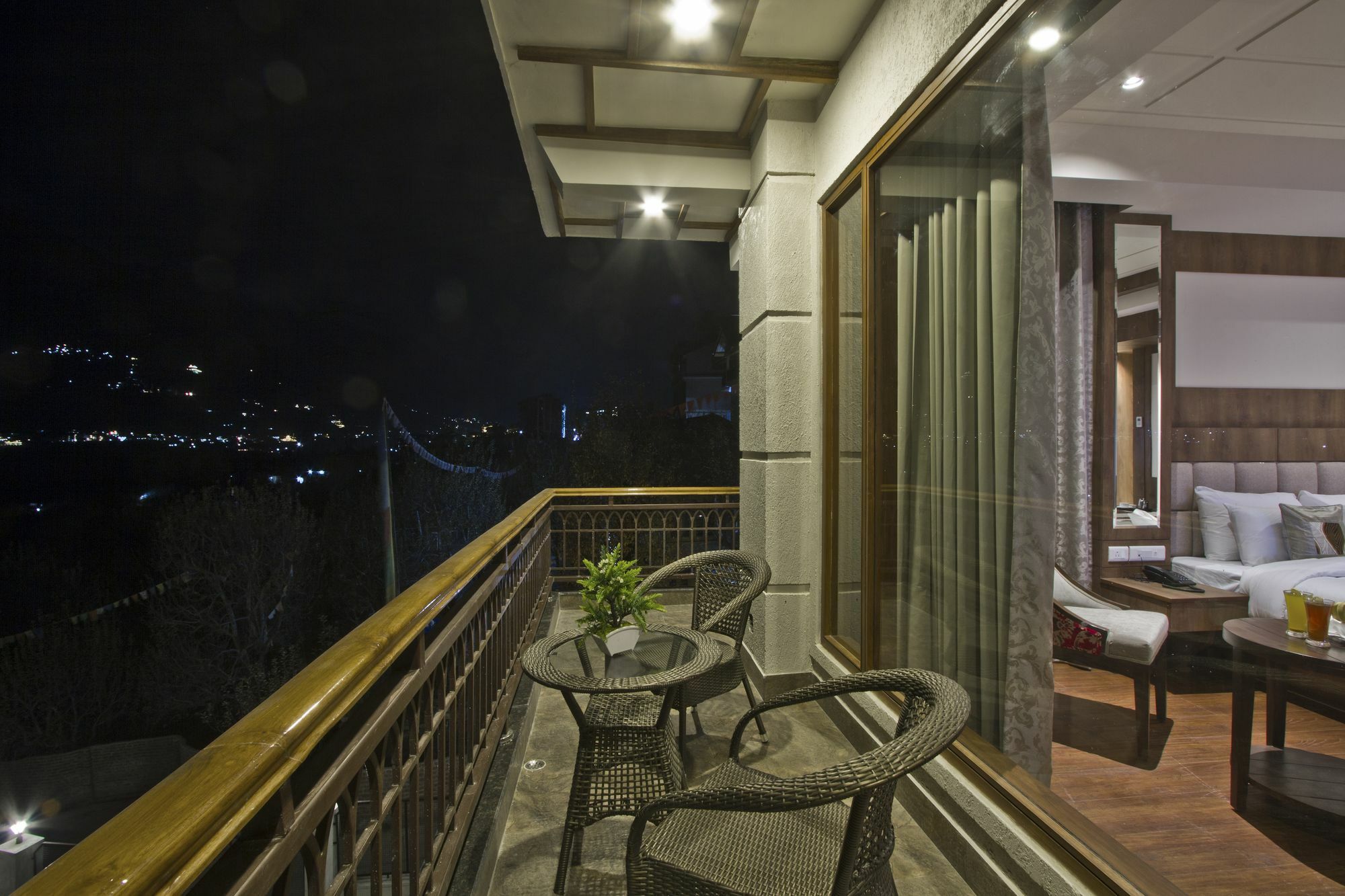 Alokik Resort- Pure Veg มะนาลี ภายนอก รูปภาพ